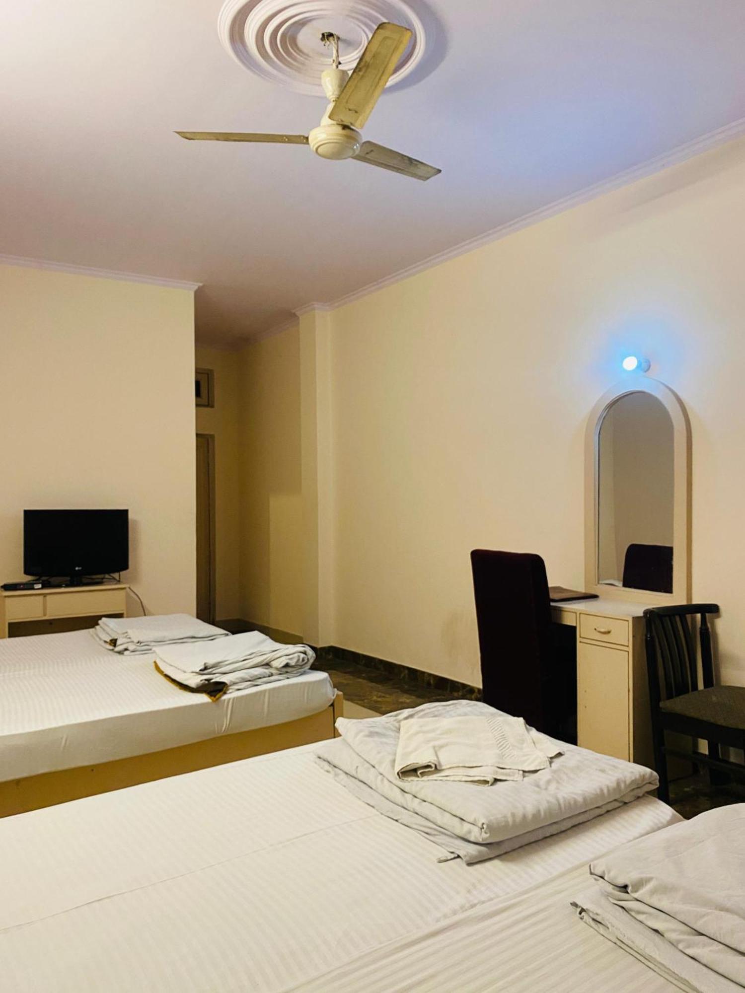 Hotel Mayur Deluxe Mérath Exteriér fotografie